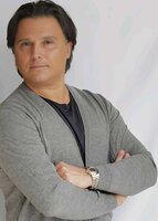 «...даже искушённые ценители фортепианной игры были потрясены художественно убедительной игрой молодого солиста Петра Дмитриева.